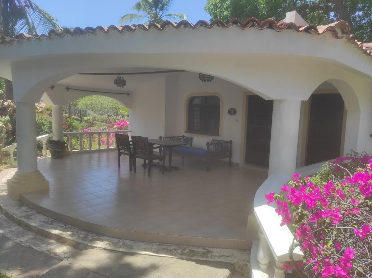 2livu Watamu